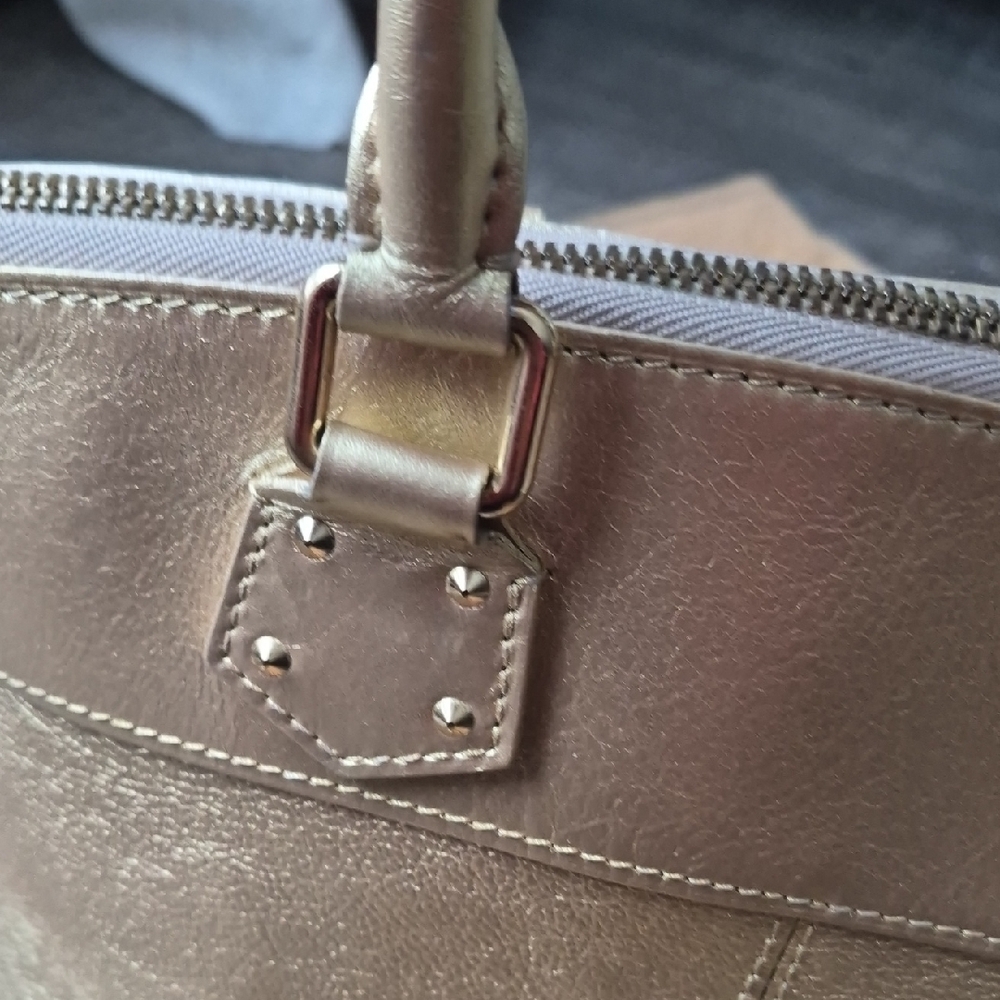 LOUIS VUITTON Suhari Lockit PM In Gold Large - Picture 14 of 17